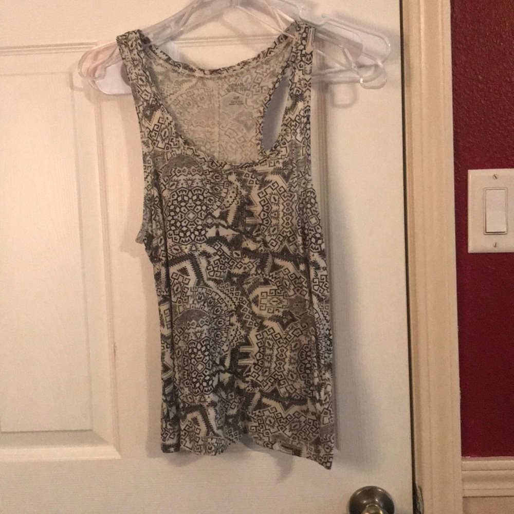 Patterned tank